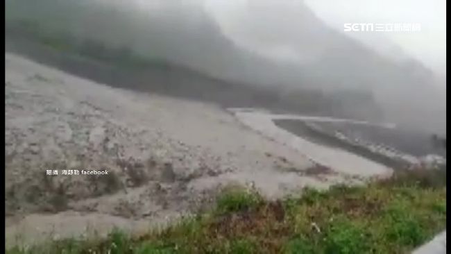 高雄桃源溪水暴漲　土石流宣洩超驚人