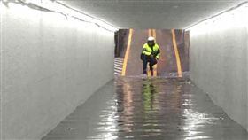 新竹淹水道路封閉 圖／新竹市警察局第三分局南門派出所