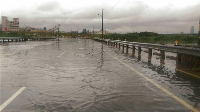二重越堤道陸續開放　這路段仍淹水中