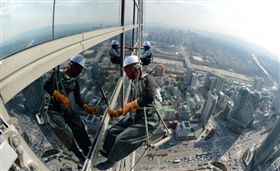 韓國,慶尚南道,救命繩,公寓 
圖／翻攝自韓網
http://www.seoul.co.kr/news/newsView.php?id=20170612500137