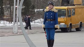 北韓女交警（圖／翻攝自YouTube）https://www.youtube.com/watch?v=WIt-MlNvx9k