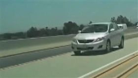 三寶,逆向,加州,高速公路,Robin Sun,行車紀錄器,駕駛,開車
（圖／翻攝自YouTube）