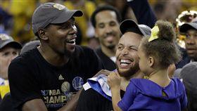 金州勇士柯瑞（Stephen Curry）及杜蘭特（Kevin Durant）。（圖／美聯社／達志影像）