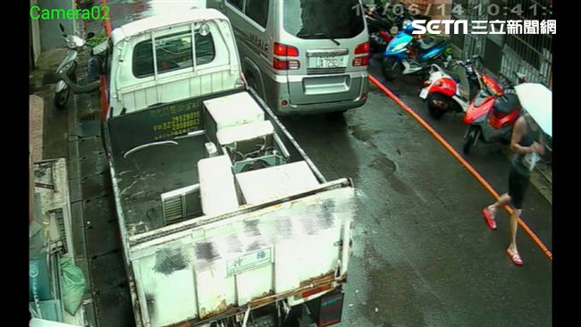 誇張竊賊連搬5台冷氣　還肇事逃逸！