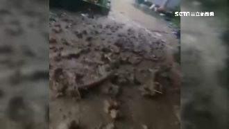 司馬限部落土石流　民眾騎車倉皇逃