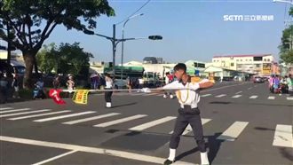 指揮像「刺槍」　這高中糾察隊超熱血