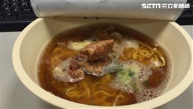 新滿漢大餐泡麵（圖／記者雷明正攝）