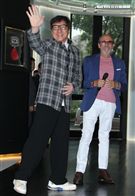 成龍來台為精品旗艦店開幕站台。（記者邱榮吉/攝影）