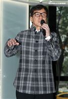 成龍來台為精品旗艦店開幕站台。（記者邱榮吉/攝影）