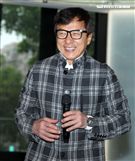 成龍來台為精品旗艦店開幕站台。（記者邱榮吉/攝影）