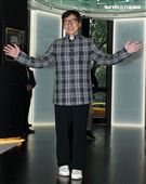 成龍來台為精品旗艦店開幕站台。（記者邱榮吉/攝影）