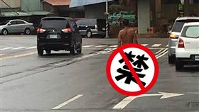 裸男逛街（圖／翻攝自《爆料公社》）