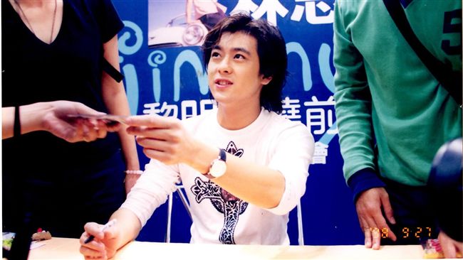 遠百募集老照片　徐旭東林志穎長這樣