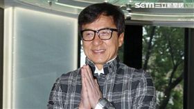 成龍來台為精品旗艦店開幕站台。（記者邱榮吉/攝影）