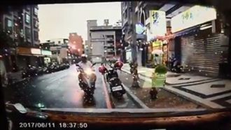 逆向拍違停　駕駛：這樣就沒違規嗎？