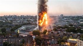 16:9
別驚慌！受困倫敦大火　機智母讓公寓「淹水」救活全家人
圖／翻攝自amberjames1994x IG
https://www.instagram.com/p/BVYgUaFAWU6/