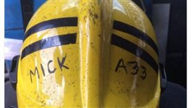 英國,倫敦,火災,格蘭菲塔,Grenfell Tower,救難人員,消防員,頭盔,安全帽（圖／翻攝自推特）
https://twitter.com/search?q=%20%40crispymick&src=typd