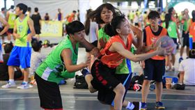 ▲「隊長吃的吳極限」從國中開始已連續參與6屆的純喫茶Try it！鬥牛霸，隊員們從隊友晉升為閨密。（圖／純喫茶提供）