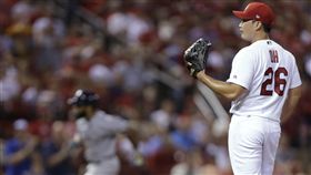 ▲聖路易紅雀終結者吳昇桓（右）遭到Eric Thames擊出全壘打吞敗。（圖／美聯社／達志影像）