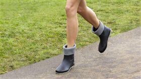 獨家必看／腳濕超痛苦！愛鞋浸水後　必學處理祕技（圖／品牌提供）