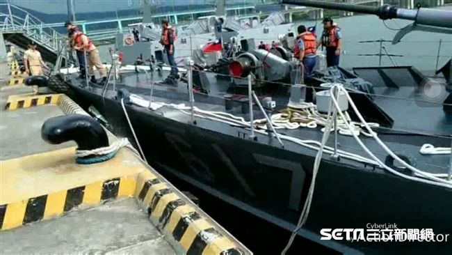 軍艦靠泊速度快　海軍驚傳「撞艦」