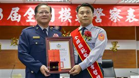 屏東內埔鄉派出所所長方哲雄獲得全國模範警察／中央社／內埔警分局提供