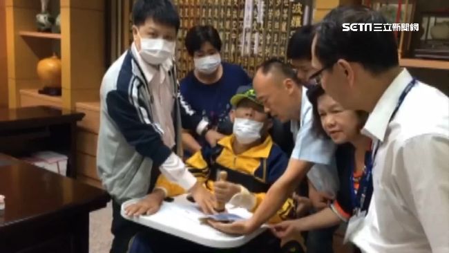 憂喪失資格　苗中風議長速簽到保職位