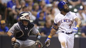 ▲密爾瓦基釀酒人強打Eric Thames擊出再見全壘打。（圖／美聯社／達志影像）