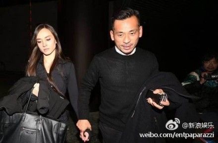 洗米華與女友Mandy當時被拍到出雙入對。（圖／翻攝自新浪娛樂微博）