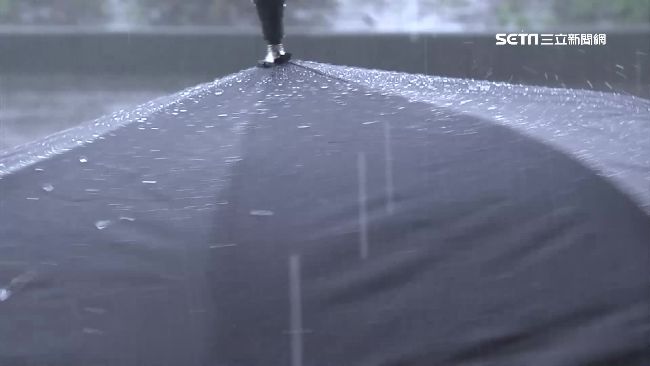 旋轉傘號稱難「開花、不溼身」