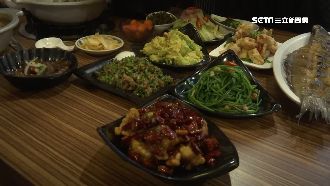 花雕雞名店開幕　超跑、藝人雨中助陣