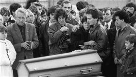 法國,巴黎,葛瑞格里案,Gregory Villemin,懸案,兇手,Anacrim(推特 https://twitter.com/LeGlobe_info/status/874957771833323520)