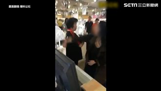 影／大嬸試吃不滿意　怒潑咖啡果汁