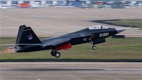 大陸第4代（西方第5代）多用途匿蹤戰鬥機殲31，又稱「FC-31鶻鷹」。▲（圖／攝影者wc, flickr CC License）https://goo.gl/WE619n