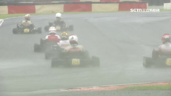 雨中賽車驚險刺激　增雨神獎鼓勵選手