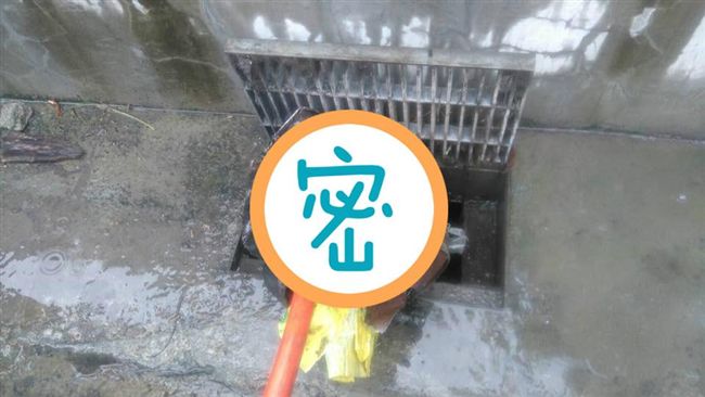 雨停了還淹水？罪魁禍首竟是金紙桶