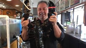 132歲人瑞龍蝦（圖／翻攝自Peter's Clam Bar）
https://www.facebook.com/petersclamhouse/photos/a.297484090410667.1073741829.296914237134319/827149760777428/?type=3&theater