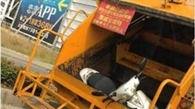 垃圾車,機車,爆廢公社,爆料公社,高雄,報廢　圖／翻攝自爆料公社