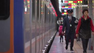 通勤時間噩夢！北車連通台鐵手扶梯故障