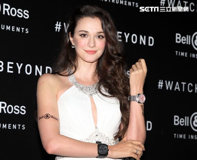 婚後的瑞莎在老公帶領下愛上潛水，但她怕摸到魚而傷害魚兒。（記者邱榮吉/攝影）