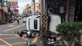 轎車撞倒7機車還側翻_爆料公社