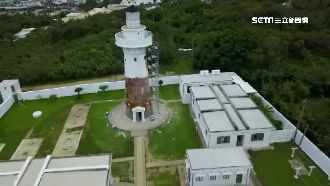 百年鵝鑾鼻燈塔除鏽　驚見二戰彈痕