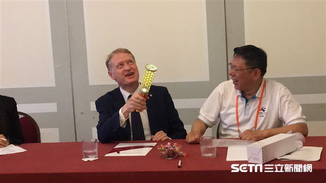 少了這東西！柯拜會被質疑不夠正式