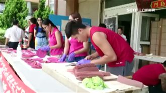 東港高中畢典豪華　現殺整尾鮪魚請客