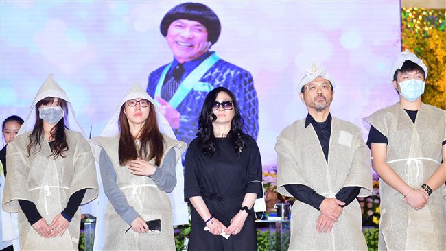 豬哥亮大體火化　兒女哭喊：阿爸快跑