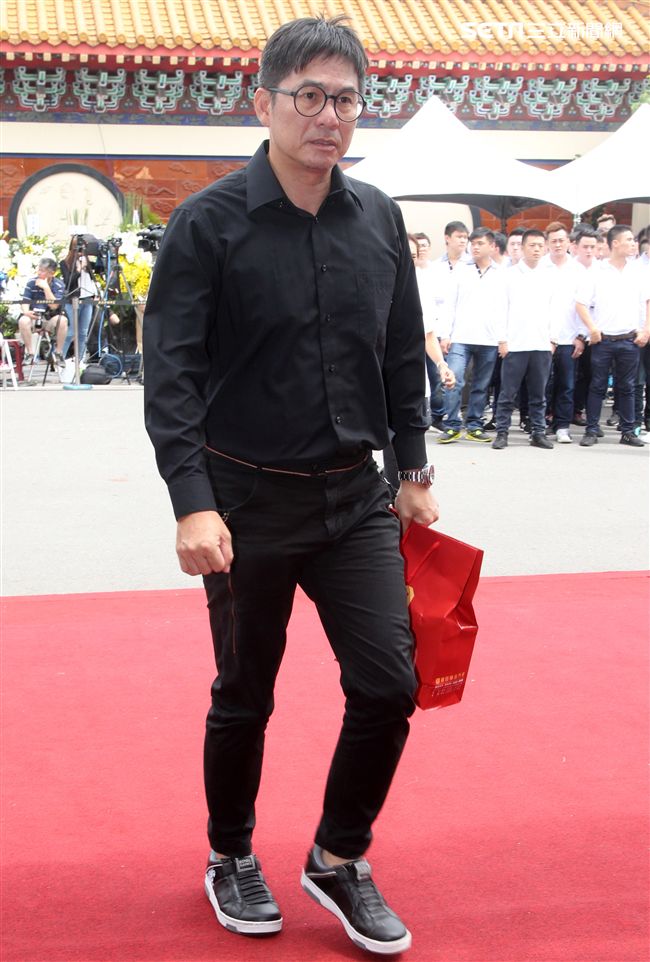 洪都拉斯現身告別式，要送豬哥亮最後一程。（記者邱榮吉/攝影）