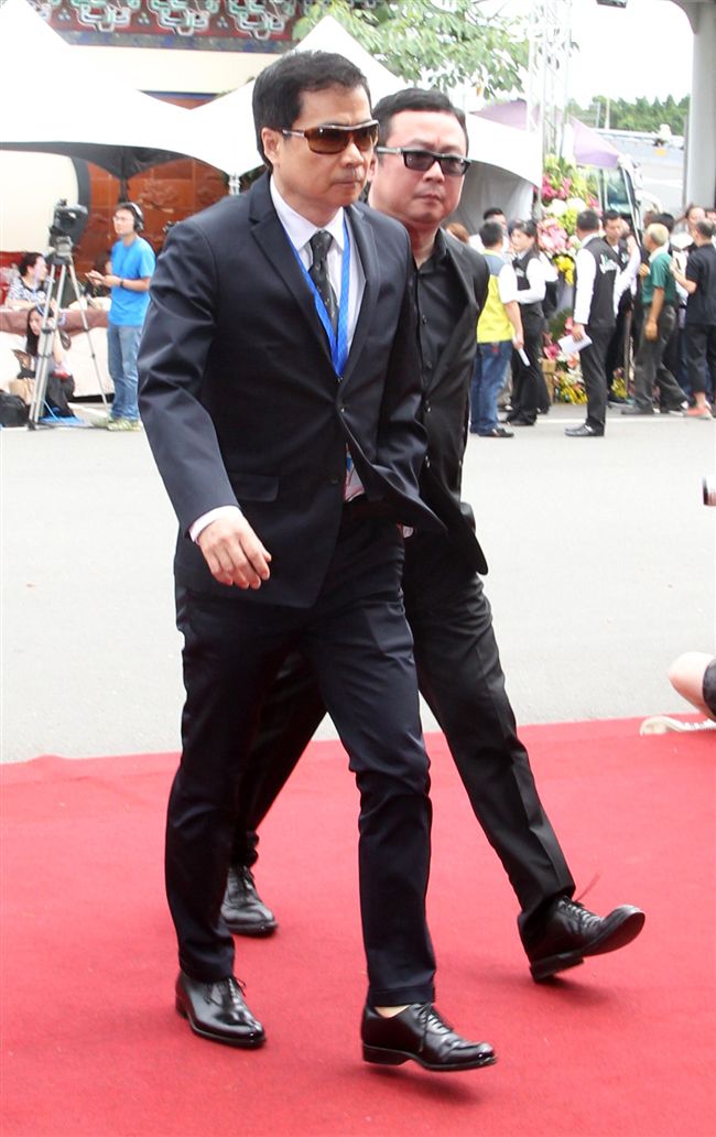 三立電視總經理張榮華現身告別式，要送豬哥亮最後一程。（記者邱榮吉/攝影）