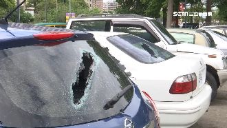 惡作劇？大里鳥竹圍公園14輛車被砸