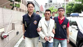 劉、何2名大陸籍男子組成扒竊集團，多次以觀光名義來台犯案，並挑選日本旅客作為下手目標，趁著人潮眾多之際扒走皮夾，警方利用兩人再度入境時將其拘提到案（翻攝畫面）