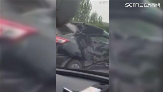 這車太經典！神級破爛車淡定飆國道